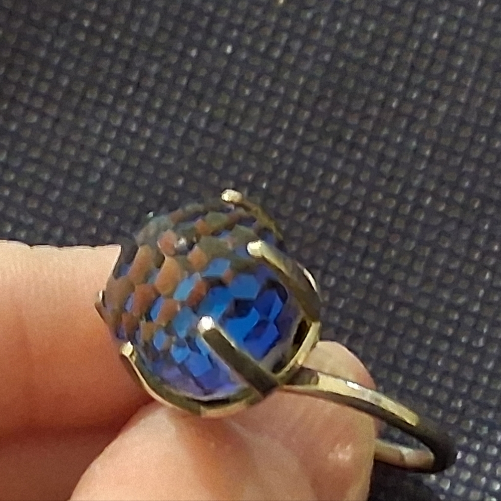 Elegant Vintage Silver Toned Ring With Chrystal Accent